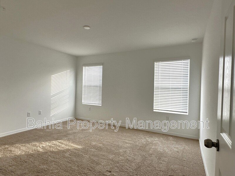 Upgraded 3 Bed/2.5 Bath Townhouse in Meridian Parks. Luxury & Prime Location. Move-in Ready! property image