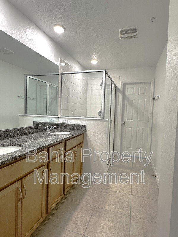 Upgraded 3 Bed/2.5 Bath Townhouse in Meridian Parks. Luxury & Prime Location. Move-in Ready! property image
