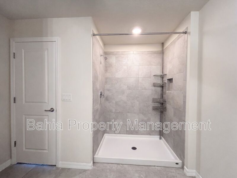 Modern 3 Bed / 2.5 Bath Townhome with Smart Tech, Pond View & Resort Amenities! property image