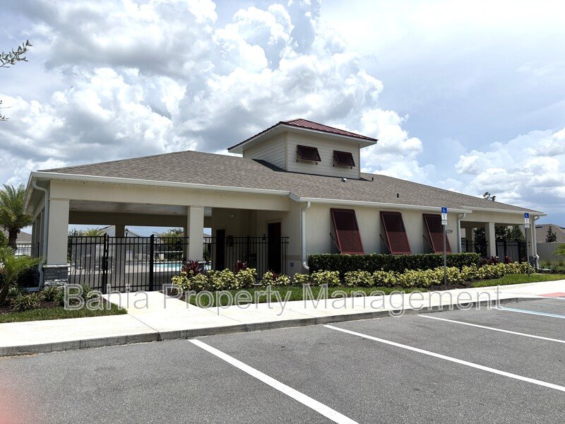 Beautiful furnished 1BR/1BA Townhome with Resort-Style Amenities & Utilities Included property image