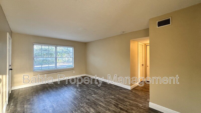 Charming & Stylish 2Bed/1Bath Condo with Resort-Style Amenities. Prime Orlando Location! property image