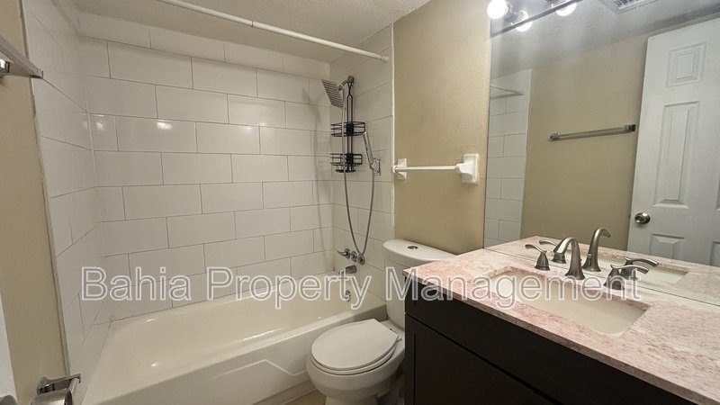 Charming & Stylish 2Bed/1Bath Condo with Resort-Style Amenities. Prime Orlando Location! property image