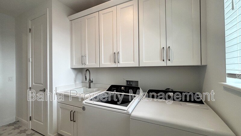 Stunning Lake Nona Luxury Home | 5 Bed, 4.5 Bath, 3-Car Garage, Pond Views & Resort Amenities property image