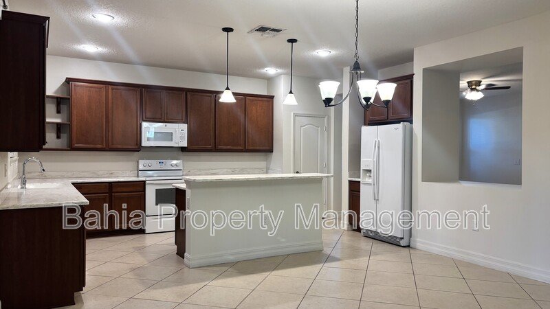 Dream Home: 5 Bed / 4.5 Bath with Loft & Garage. Resort-Style Amenities property image