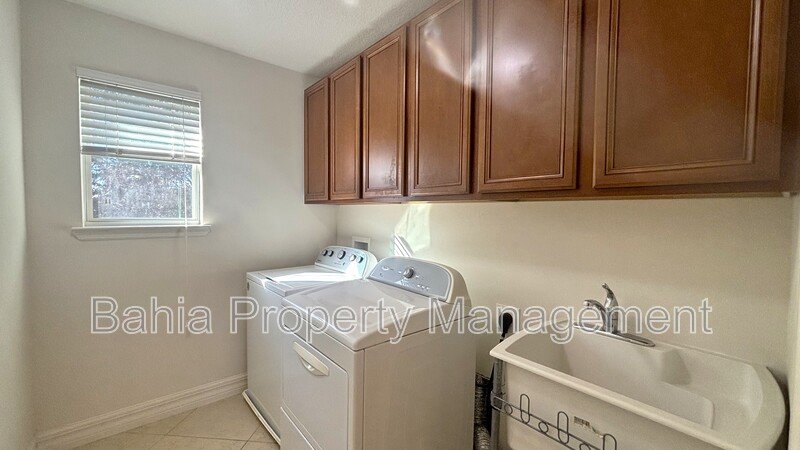 Dream Home: 5 Bed / 4.5 Bath with Loft & Garage. Resort-Style Amenities property image